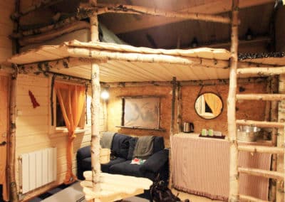 vue intérieure d'un chalet individuel de notre camp à Älgbäck en Laponie suédoise