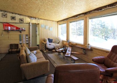 Vue intérieur du grand chalet, l'espace lounge chez nous à Älgbäck en Laponie suédoise