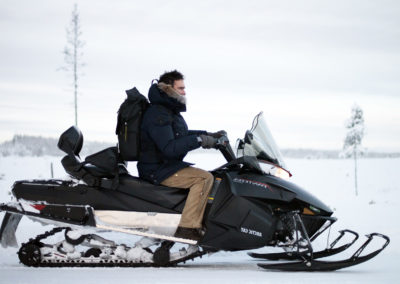 la motoneige est aussi proposée dans nos séjours chiens de traîneau en Laponie